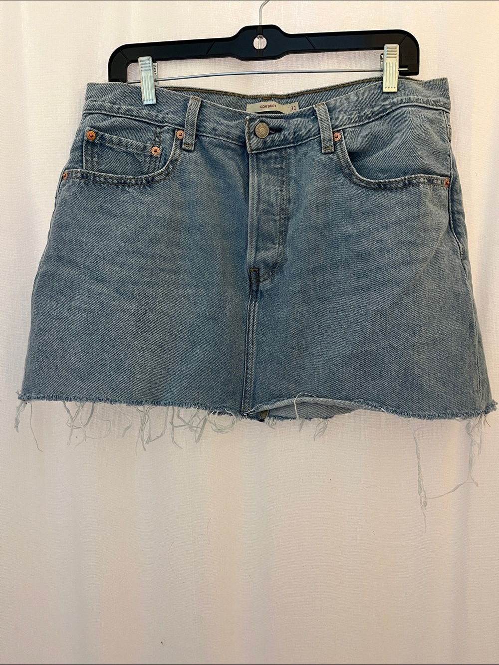 Levi’s Premium Women’s Icon Denim Skirt Size 31